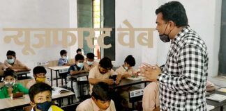 Teacher's unique initiative, smartphone bank built in government school