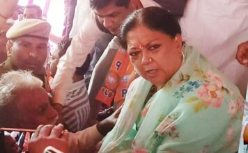 Farmer cried bitterly in front of Vasundhara Raje, calmed down with assurance