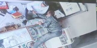 15 grams of gold stolen by tricking shopkeeper, watch video...