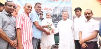 Education Minister felicitated Bhavani Joshi of Bikaner Press Club