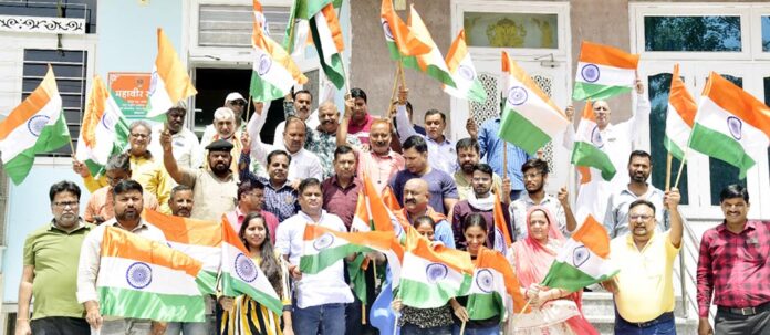 Tricolor in every house: Mahavir Ranka giving momentum to PM Modi's campaign